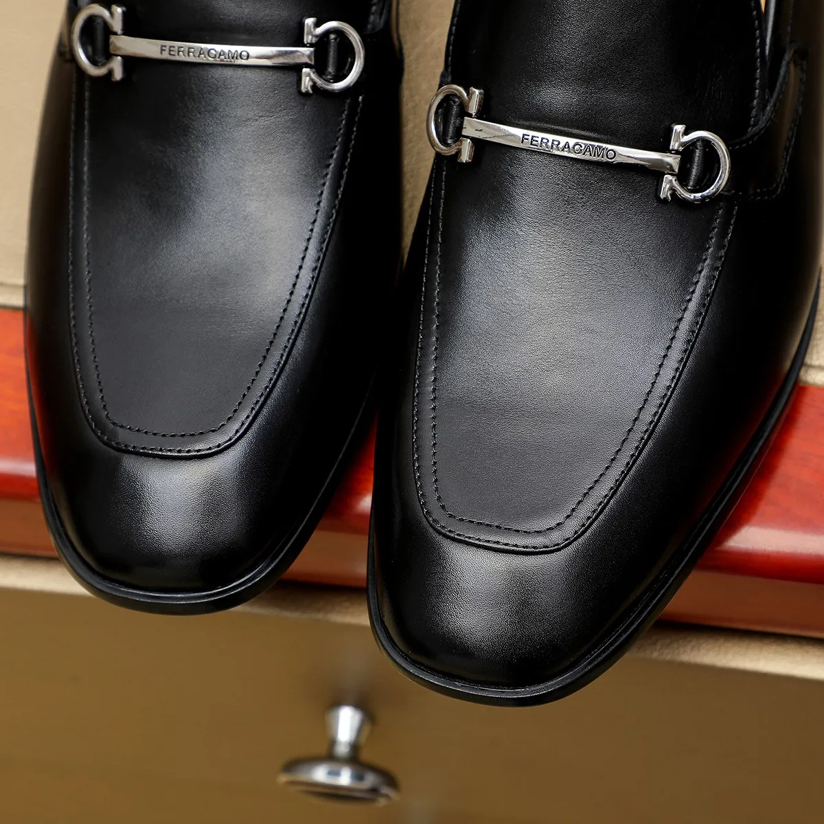 Men's Men's Shoes 260 Ferragamo [Ferragamo] top imported suit men's shoes 💯Original copy of the official website, product materials: selected imported embossed calfskin + luxury hardware buckle accessories ~ imported water-dyed cow 🐂 leather lining. Strong three-dimensional visual effect, original combination outsole, multiple colors available😘 Size: 38-45